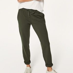 Womens LULULEMON On The Fly Olive Green Pants Sz 2